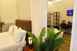 スタンダード トリプルルーム | 低刺激性寝具、羽毛の掛け布団、セーフティボックス (室内)、デスク