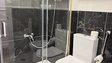 Standard-Doppelzimmer | Badezimmer