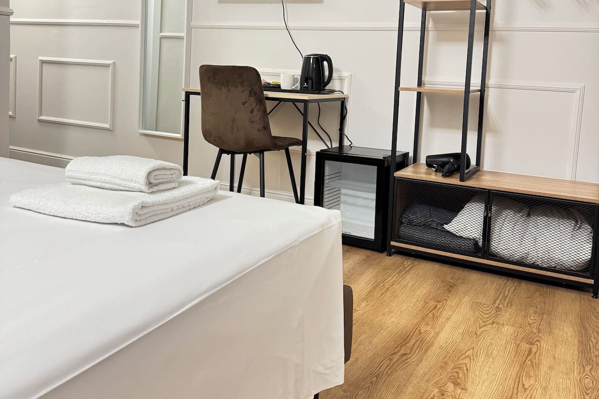 標準雙人房 | 防敏寢具、羽絨被、房內夾萬、書桌