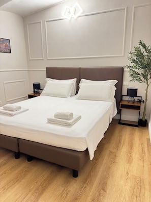 Standard-Doppelzimmer | Allergikerbettwaren, Daunenbettdecken, Zimmersafe, Schreibtisch