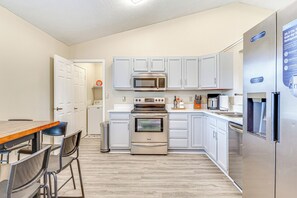 House (3 Bedrooms) | Interior