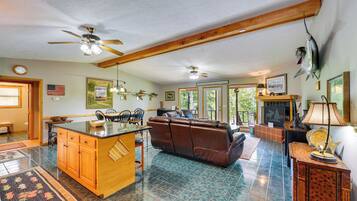 House (3 Bedrooms) | Interior