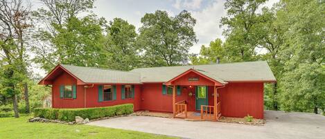 House (3 Bedrooms) | Exterior