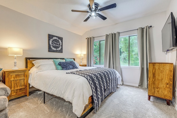 House (5 Bedrooms) | Interior - Daphne Home w/ Deck: Close to Beaches & Parks! (Daphne)