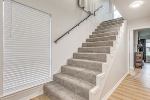 House (5 Bedrooms) | Interior - Daphne Home w/ Deck: Close to Beaches & Parks! (Daphne)