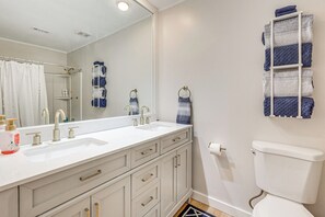 House (5 Bedrooms) | Interior - Daphne Home w/ Deck: Close to Beaches & Parks! (Daphne)