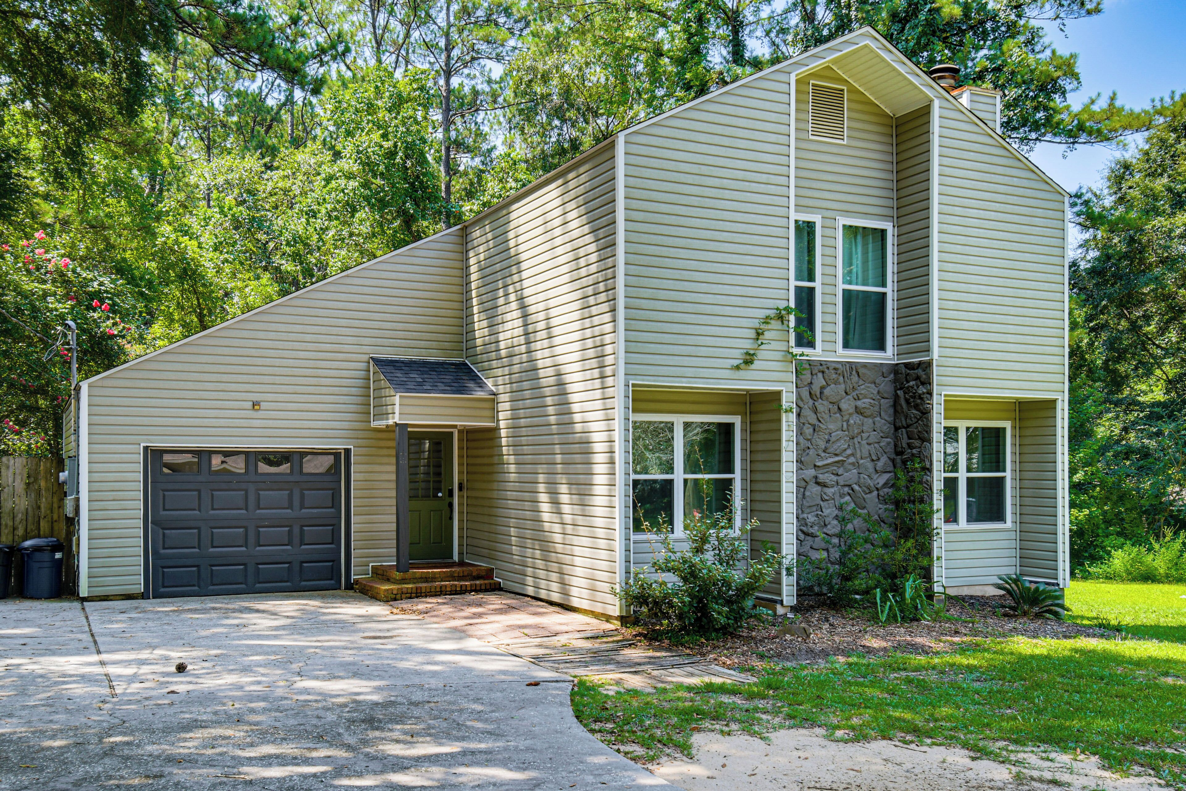 House (5 Bedrooms) | Front of property