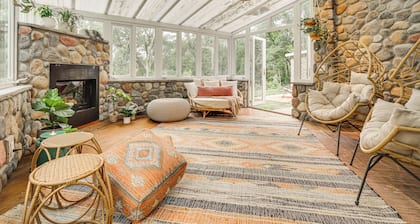 Picturesque Lake Elmo Cottage w/ Fire Pits!