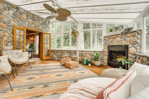Picturesque Lake Elmo Cottage w/ Fire Pits!