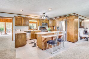 House (4 Bedrooms) | Interior