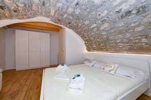 1 bedroom, free WiFi, bed sheets