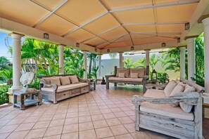 Terrace/patio - Private Mansion w/ Sunset Views! Jacuzzi! Sauna! (Noord)