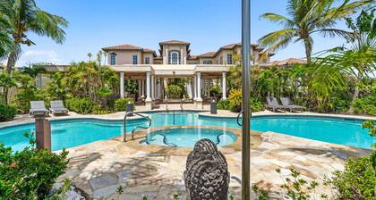 Private Mansion w/ Sunset Views! Jacuzzi! Sauna!