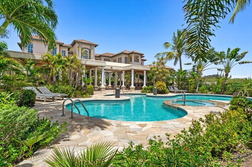 Private Mansion w/ Sunset Views! Jacuzzi! Sauna!