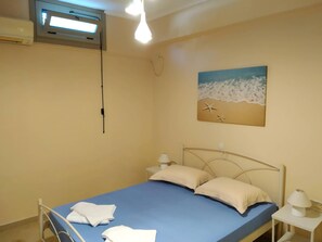 Apartment, Smoking - By the Beach Studio by Frangki (Aegina)