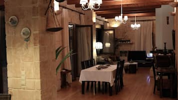 Biệt thự, hút thuốc | 3 phòng ngủ, bàn