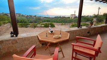 Villa, Smoking | 3 bedrooms, desk