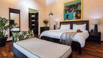 Loft | Egyptian cotton sheets, premium bedding, down duvets, minibar