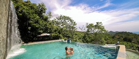 3 utendørsbassenger