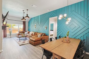 TV, fireplace, offices - 4BD,2BA Saginaw Sanctuary - Pool, Firepit, Laundry (Saginaw)