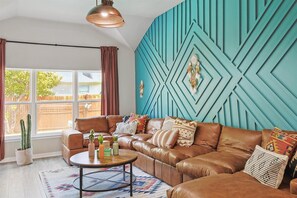 TV, peis og kontorer