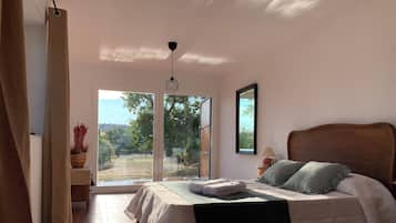 2 slaapkamers, een strijkplank/strijkijzer, reisbedje, wifi