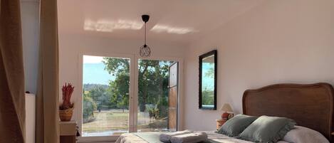 2 makuuhuonetta, silitysrauta/-lauta, vauvan matkasänky, Wi-Fi