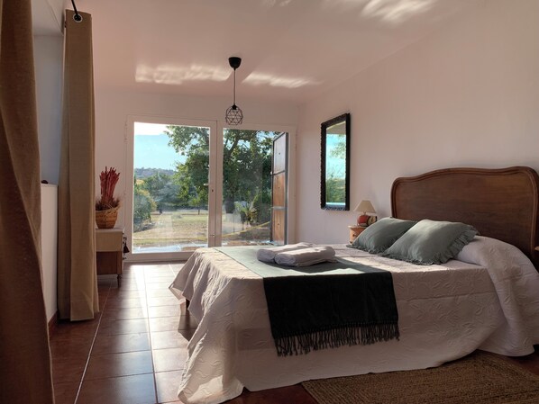 2 bedrooms, iron/ironing board, travel cot, WiFi