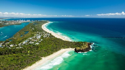 Dreamtime Escape - 6 bedroom luxury holiday home on Dreamtime Beach Fingal with Wi-Fi Inc.