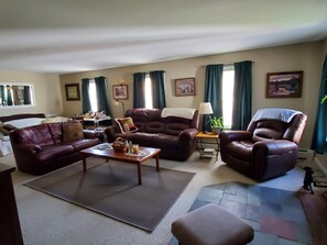 TV, fireplace, foosball, table tennis - The Homestead in Hanover (Hanover)