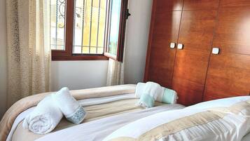 1 quarto, Wi-Fi de cortesia, roupa de cama