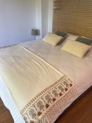 4 室のベッドルーム、アイロン / アイロン台、WiFi、ベッドシーツ