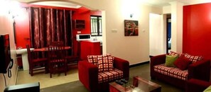 Smart TV, computer monitors, printers - Chic 2-bedroom with WiFi and AC in marvelous Arusha (Arusha)