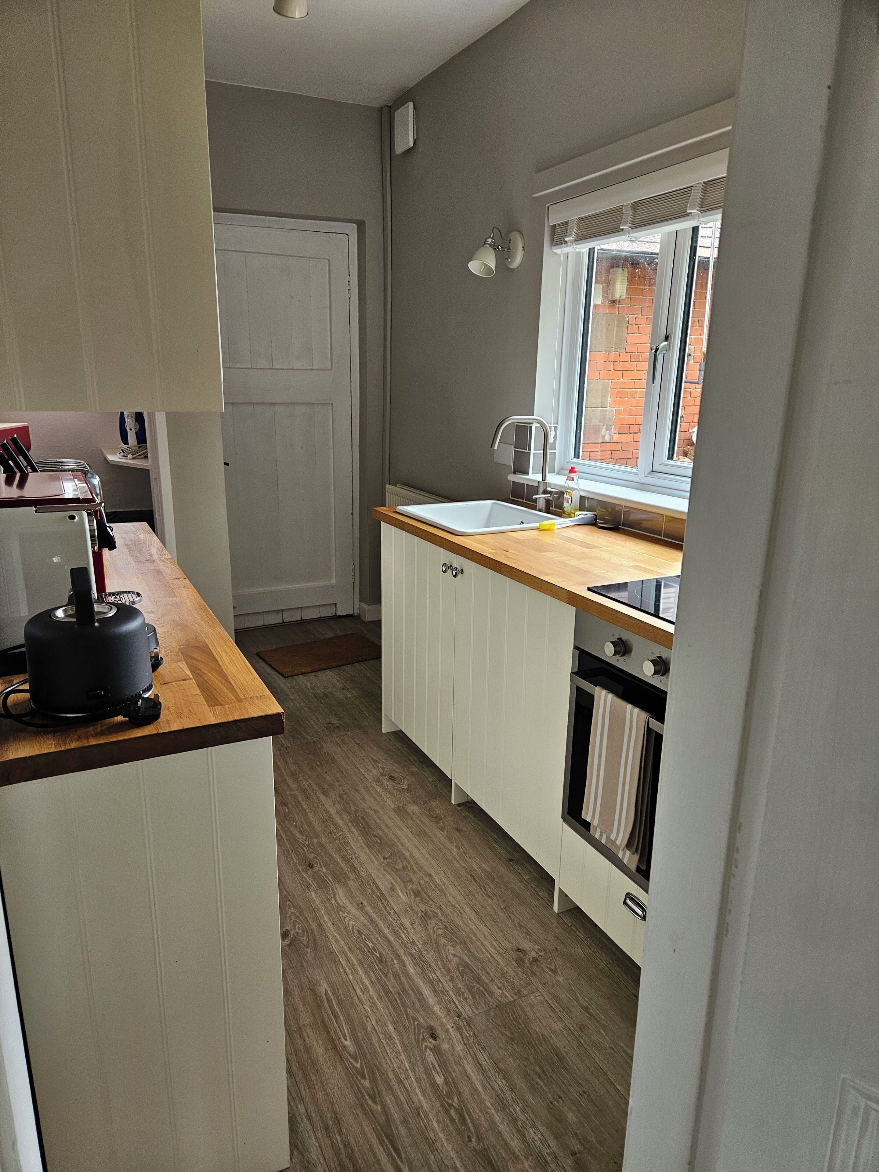 House | Private kitchen | Fridge, microwave, oven, stovetop