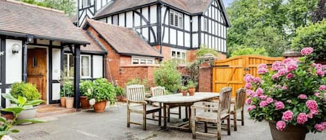 House | Terrace/patio