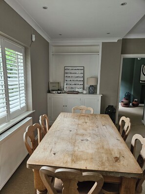 Dining - Cosy Cottage Retreat Next to Famous White Horse! (Chester)