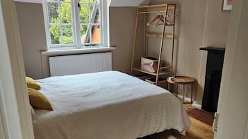 House | 2 bedrooms, iron/ironing board, free WiFi, bed sheets