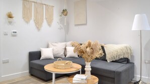 A modern living room with a grey sofa, a round coffee table, and a floor lamp. - New Flat near Luton Airport *FREE Parking* (Luton)