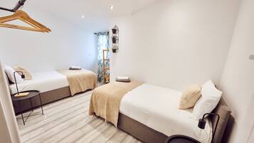 2 soverom, strykejern/-brett og wi-fi (inkludert)