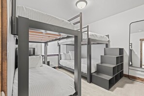 4 bedrooms, desk, iron/ironing board, free WiFi