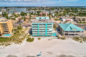 Exterior - 🏖️Beachfront🌴Arena De Madeira 103☀️Amazing Sunsets🐬Direct Beach Access (Madeira Beach)