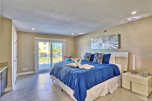 3 bedrooms, iron/ironing board, free WiFi, bed sheets - 🏖️Beachfront🌴Arena De Madeira 103☀️Amazing Sunsets🐬Direct Beach Access (Madeira Beach)