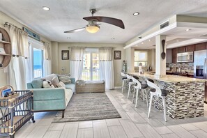 TV - 🏖️Beachfront🌴Arena De Madeira 103☀️Amazing Sunsets🐬Direct Beach Access (Madeira Beach)