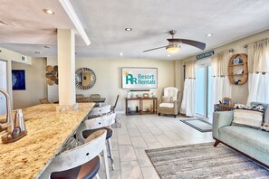 TV - 🏖️Beachfront🌴Arena De Madeira 103☀️Amazing Sunsets🐬Direct Beach Access (Madeira Beach)