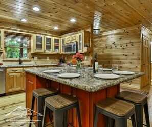 Fridge, microwave, oven, stovetop - Chicken Coop-3/3, Paved Roads, hot tub, dog friendly, FENCED,  WIFI, 5 acres (Ellijay)