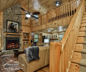 TV, fireplace - Chicken Coop-3/3, Paved Roads, hot tub, dog friendly, FENCED,  WIFI, 5 acres (Ellijay)