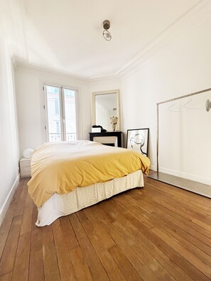 1 bedroom, bed sheets - Appartement Parisien Situé à 10 Minute du Centre Historique de Paris (Paris)