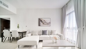 Family Apartment, City View | Living area