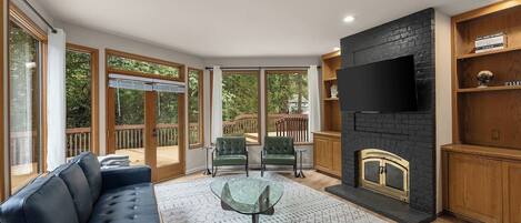 Télévision, cheminée