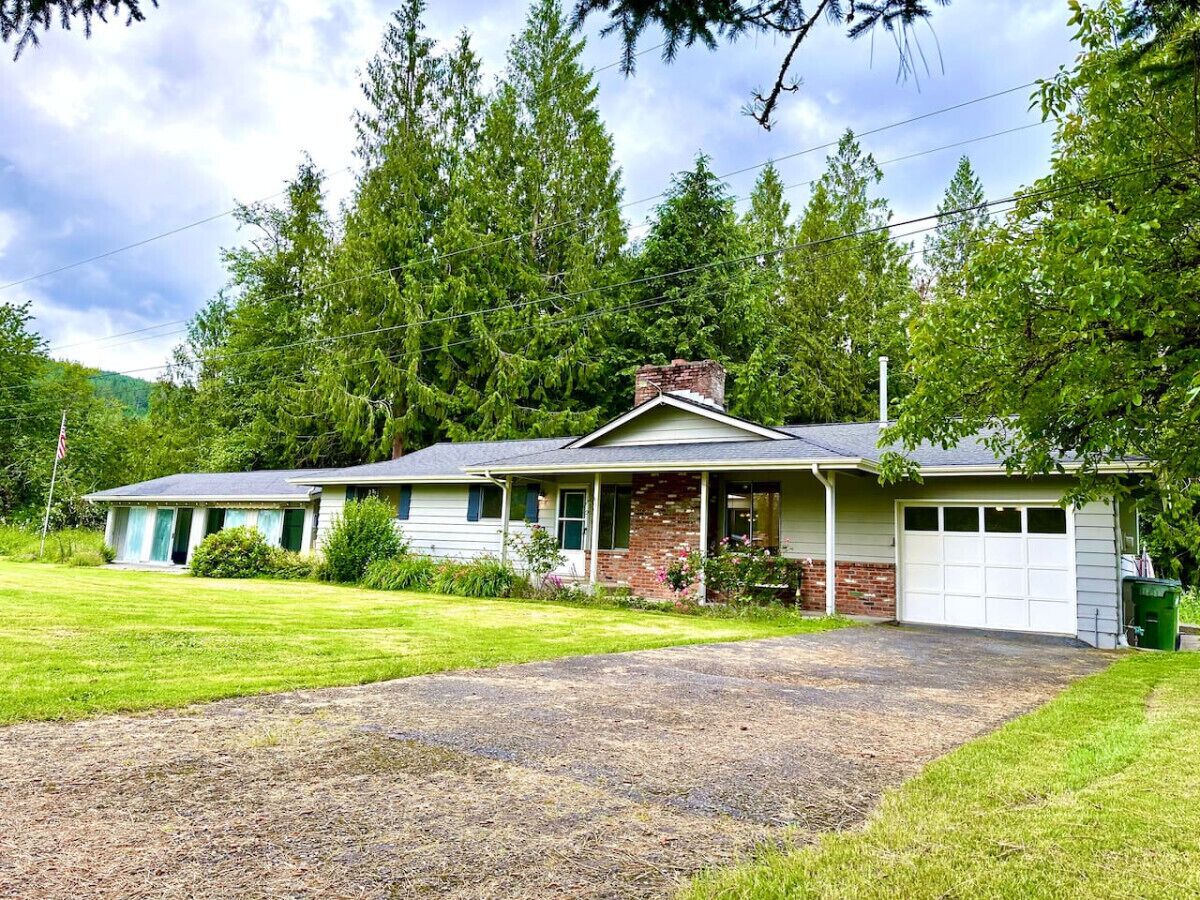 7Bed | Fall City Modern Retreat | Pool | Hot Tub